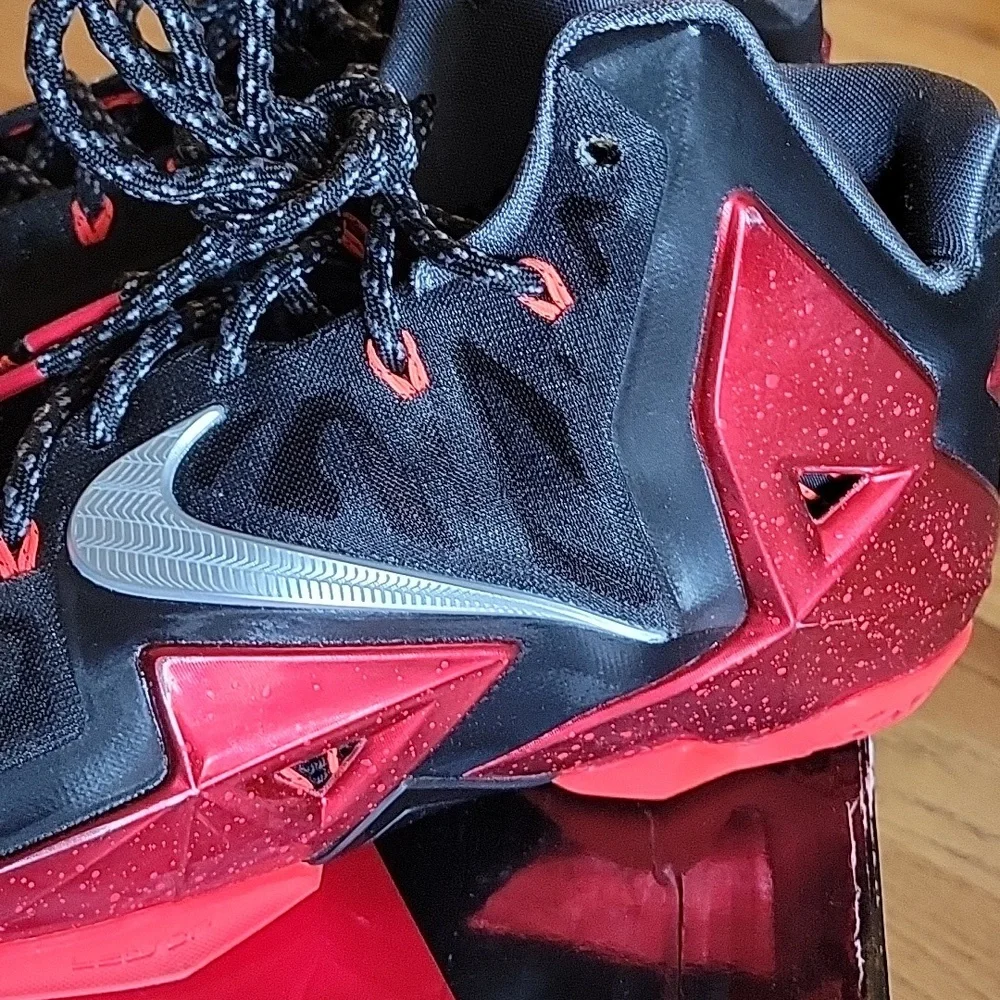 Nike LeBron XI Miami Heat 10.5 Metallic